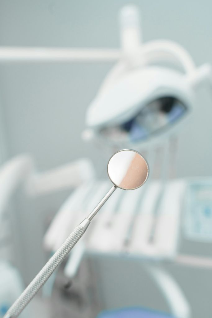 Диагностика кисты слюнной железы осуществляется с помощью стоматологического осмотра, фото