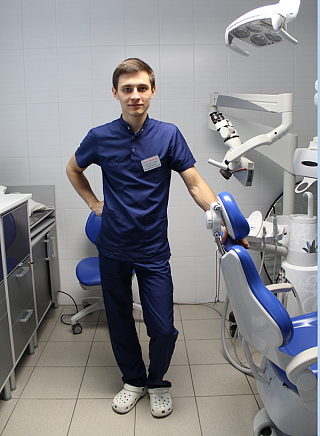 Хирург, хирург-имплантолог, стоматолог-терапевт Гарановский Евгений Александрович