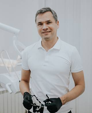 Врач-стоматолог-ортопед Прохватилов Олег Геннадиевич