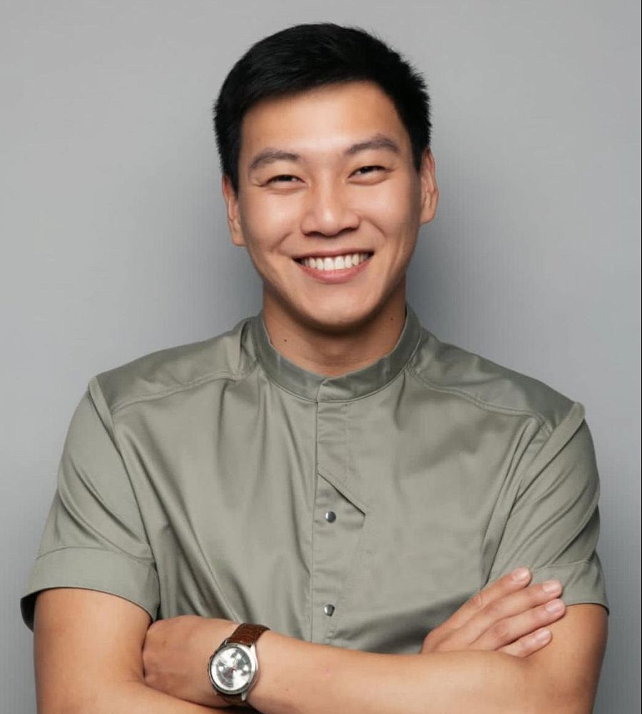 Врач-стоматолог-хирург Пюрбеев Наян Саналович